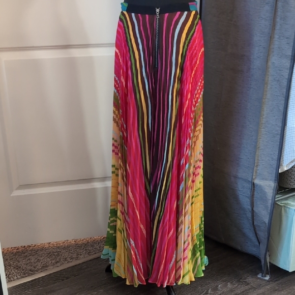 Alice + Olivia Pink and Green Pleated Maxi Skirt - Picture 5 of 8